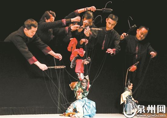提线木偶戏古艺新姿活傀儡连演三场外国宾朋参演闹元宵